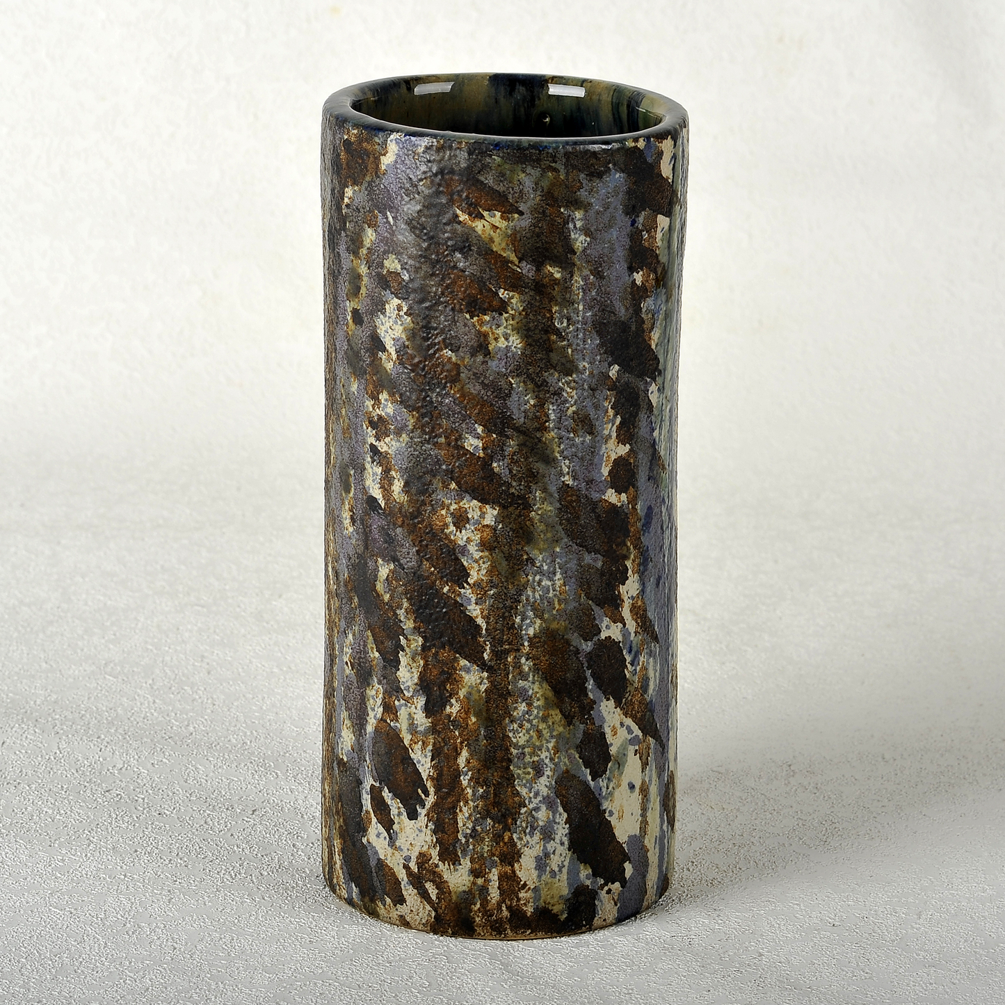 Pieza Cilíndrica en Cerámica. Ricardo Nowinski, Uruguay. 23x12cm