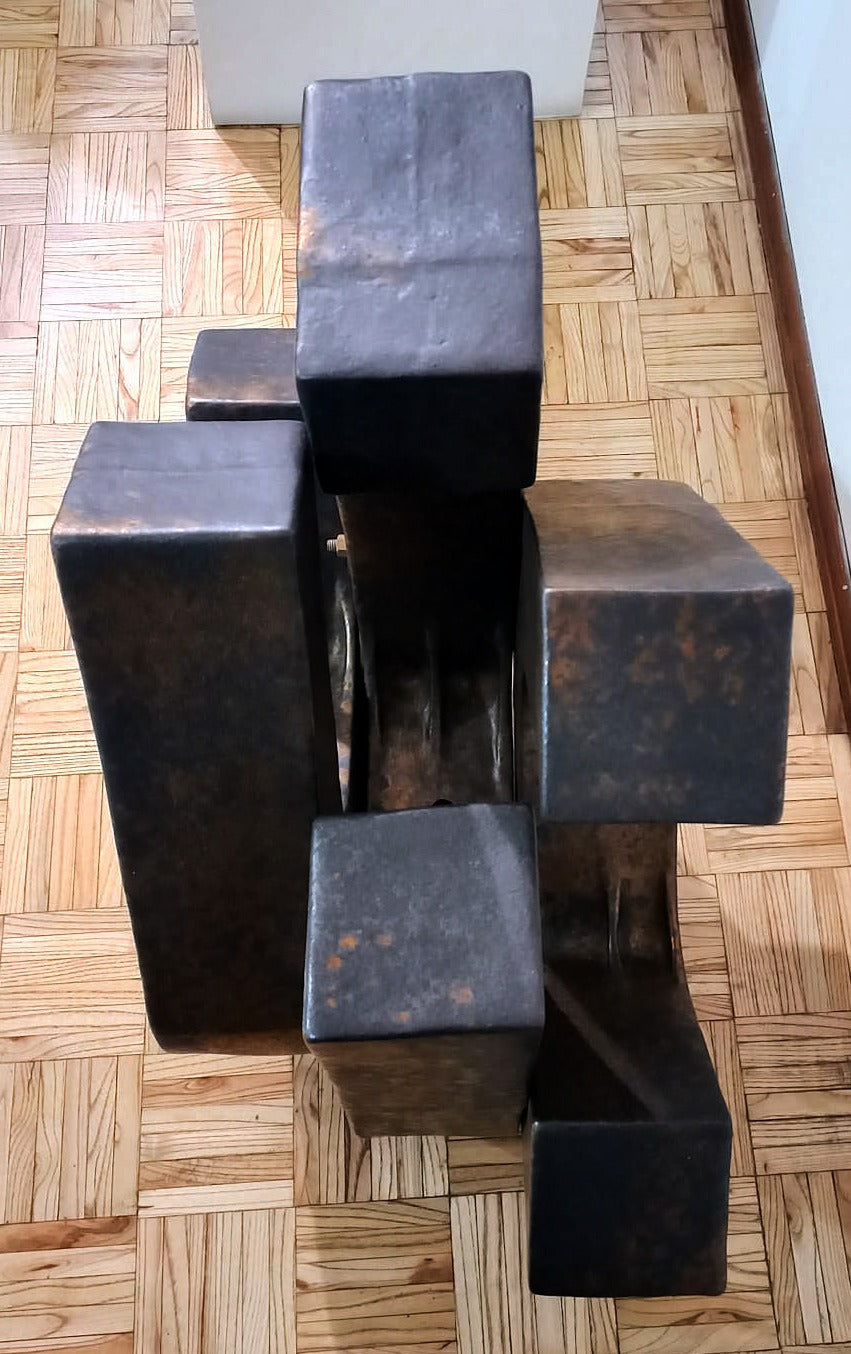 COMPOSICIÓN CON BULONES. Escultura en gres. Jaime Nowinski, Uruguay. 74x80x36cm