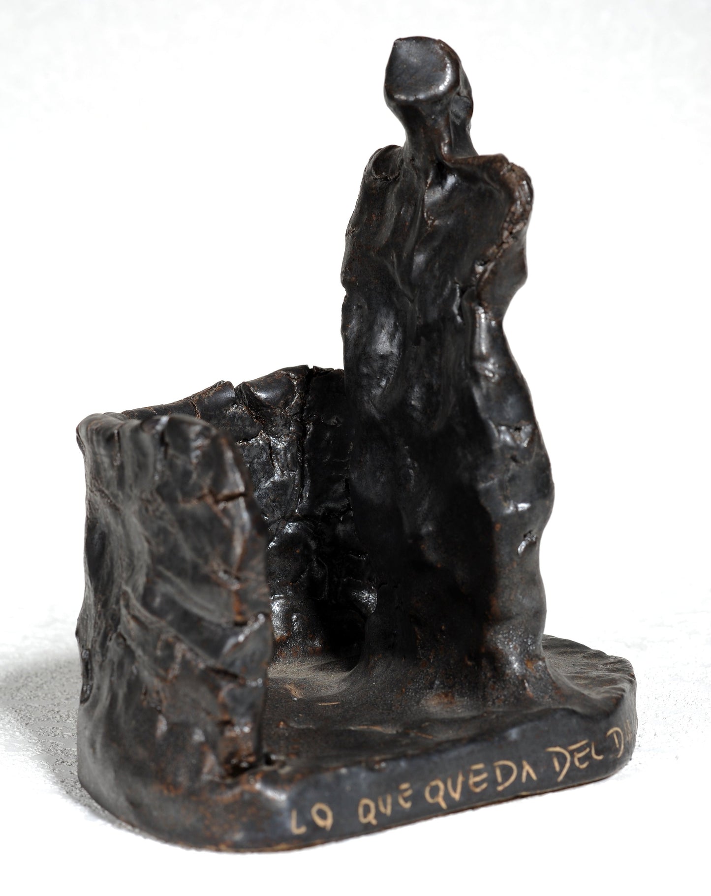 LO QUE QUEDA DEL DIA. Escultura. Ricardo Nowinski, Uruguay. Año 2003, 18x16x13cm
