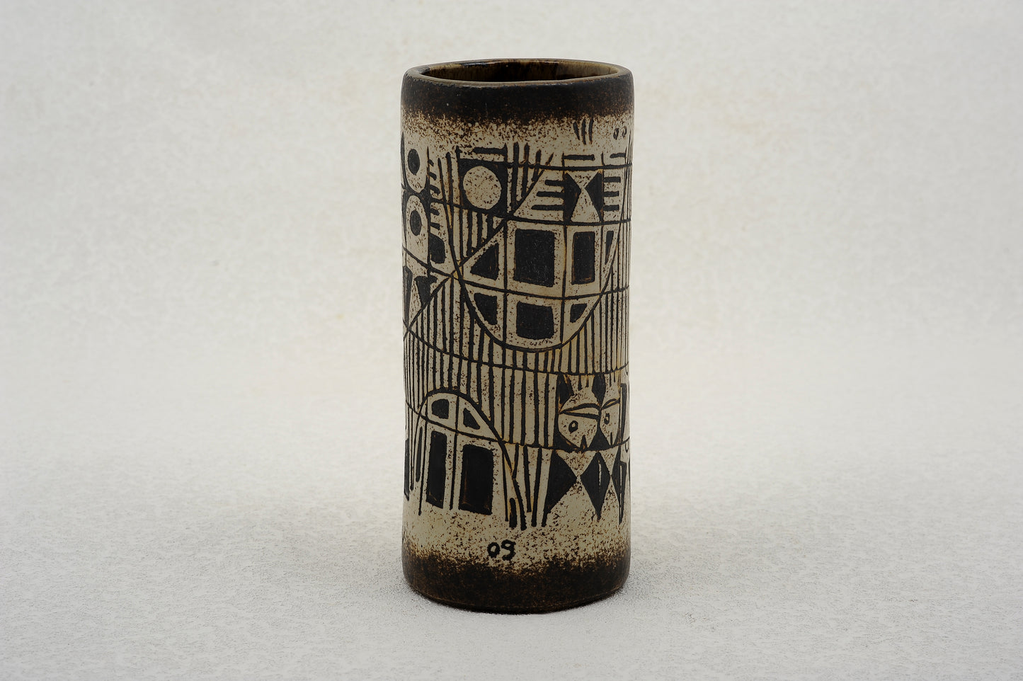 CILINDRO EN CERÁMICA. Jaime Nowinski, Uruguay. Año 2009, 27x12cm