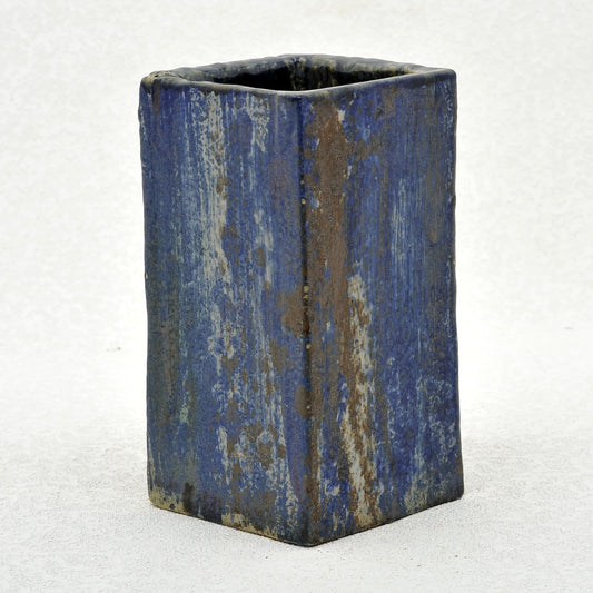 JARRÓN RECTANGULAR. Cerámica. Ricardo Nowinski, Uruguay. Año 2009, 23x12cm