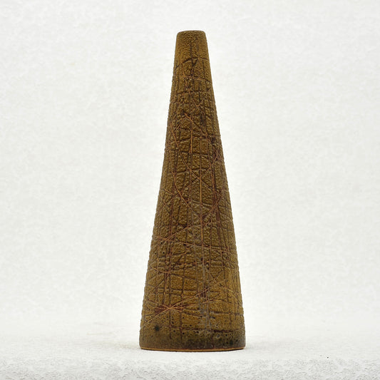 PIEZA PIRAMIDAL. Jaime Nowinski, Uruguay. Año 1962, 32x10x3cm