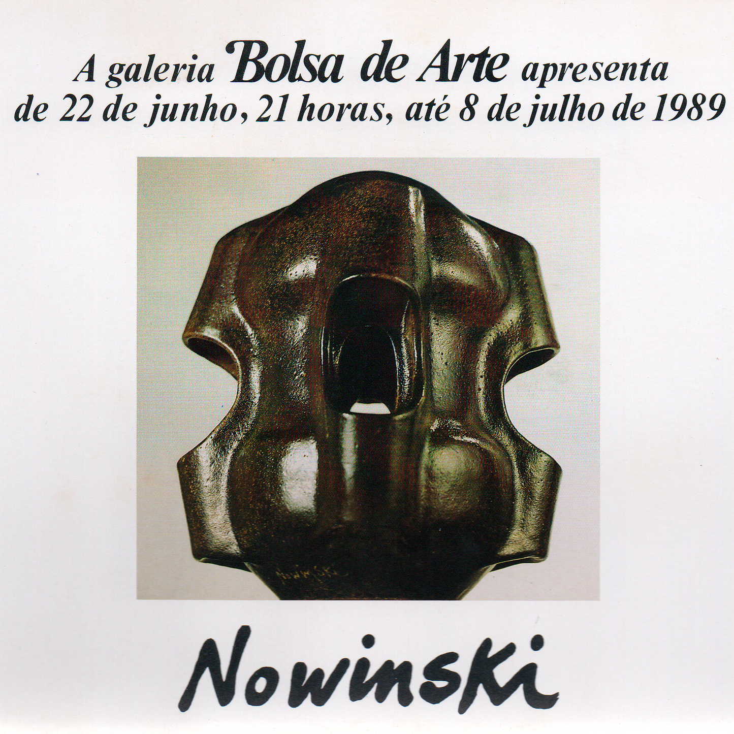 ESTRUCTURA CON ESPACIO INTERIOR. Escultura en gres. Jaime Nowinski, Uruguay. Año 1988